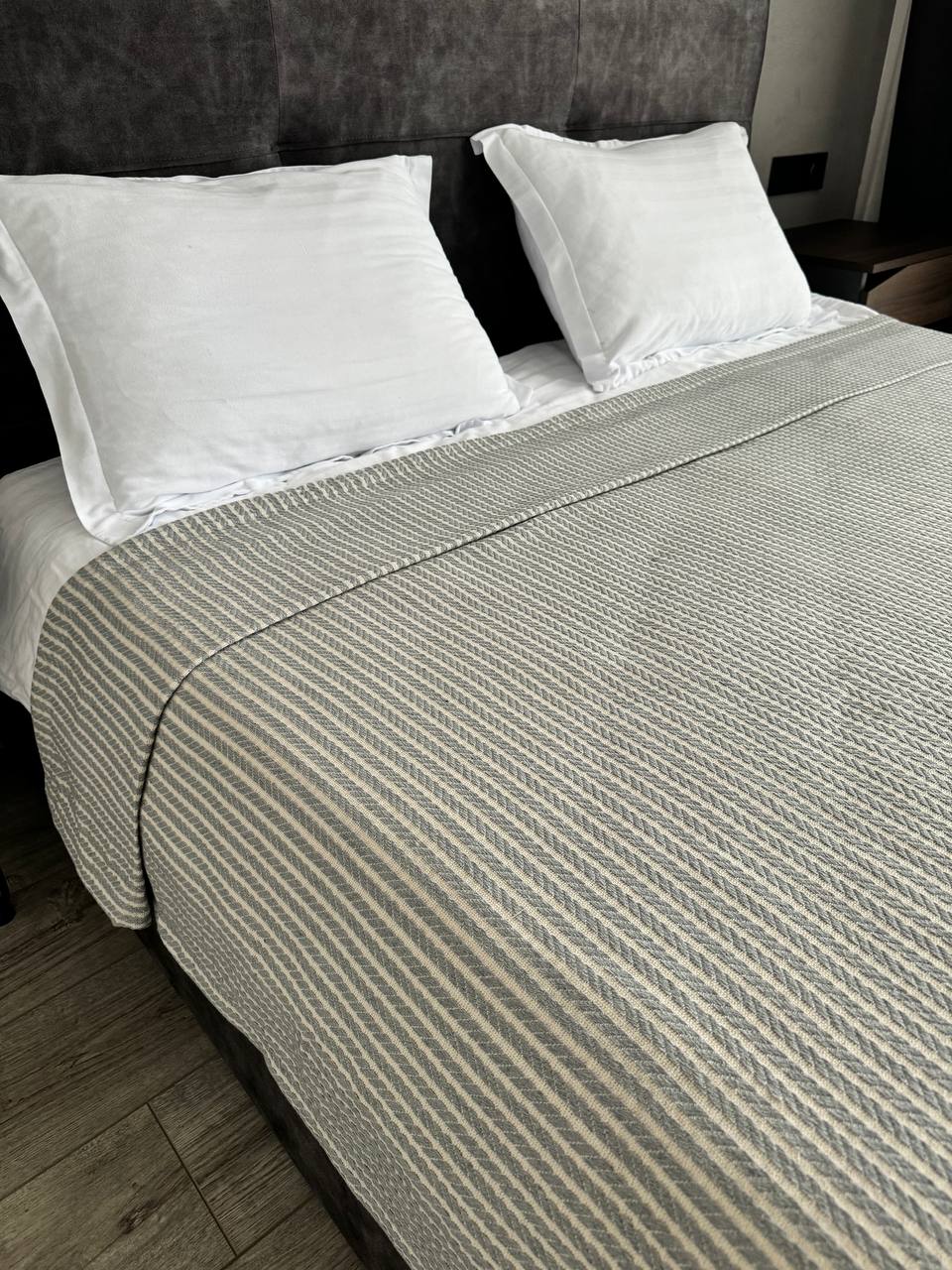 Plaid bedspread braid-combined, 100% cotton, gray color