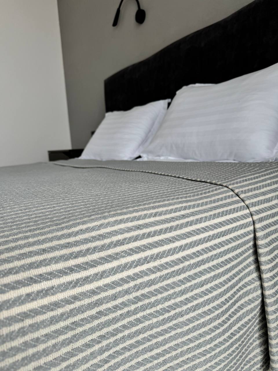 Plaid bedspread braid-combined, 100% cotton, gray color