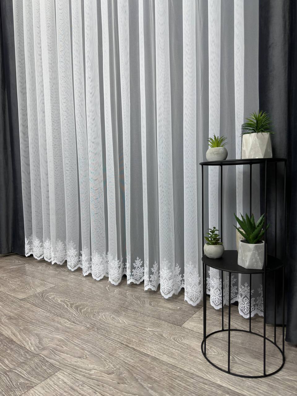 Sheer curtain with embroidered bottom, white color