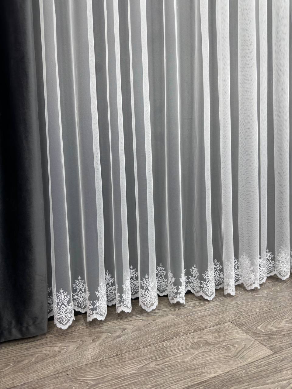 Sheer curtain with embroidered bottom, white color