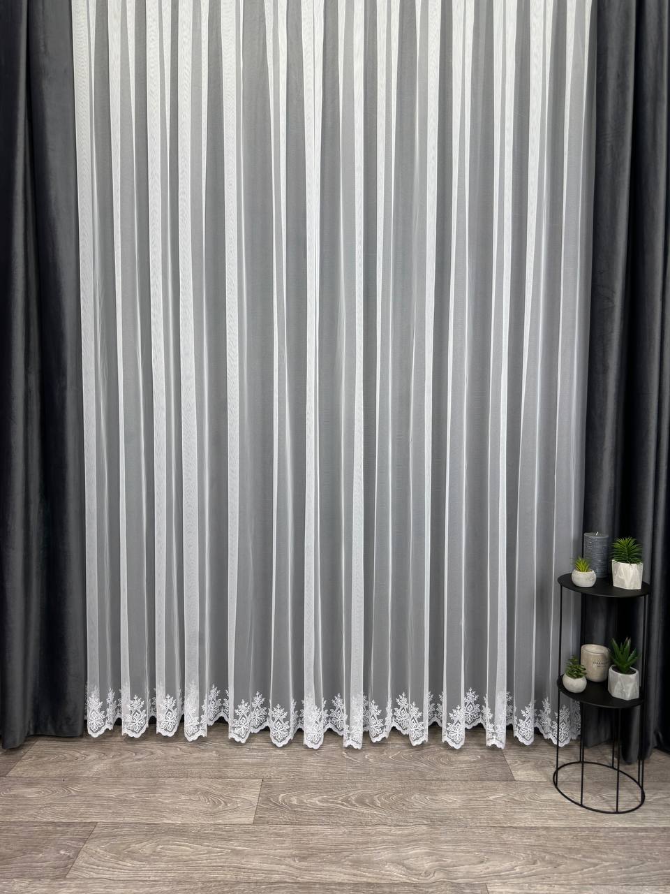Sheer curtain with embroidered bottom, white color