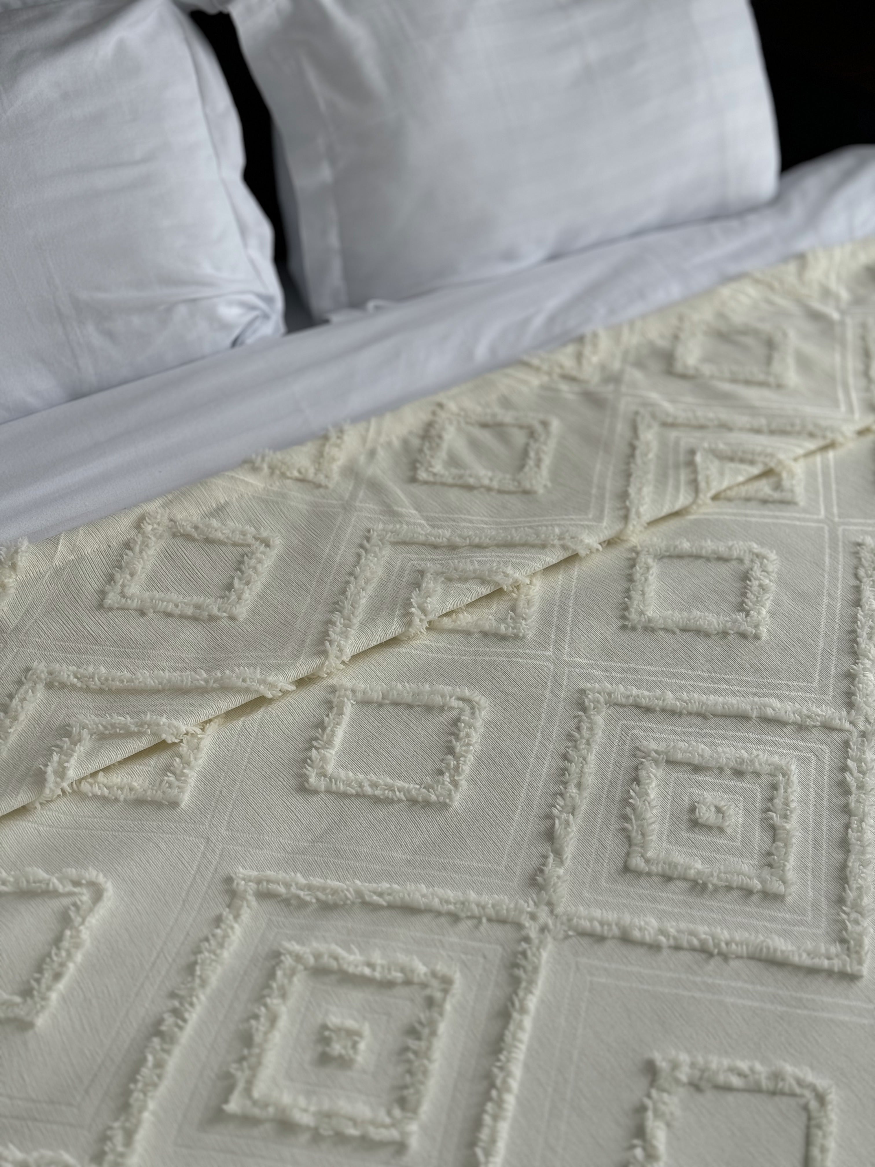 Scandinavian bedspread, 100% cotton, milk color