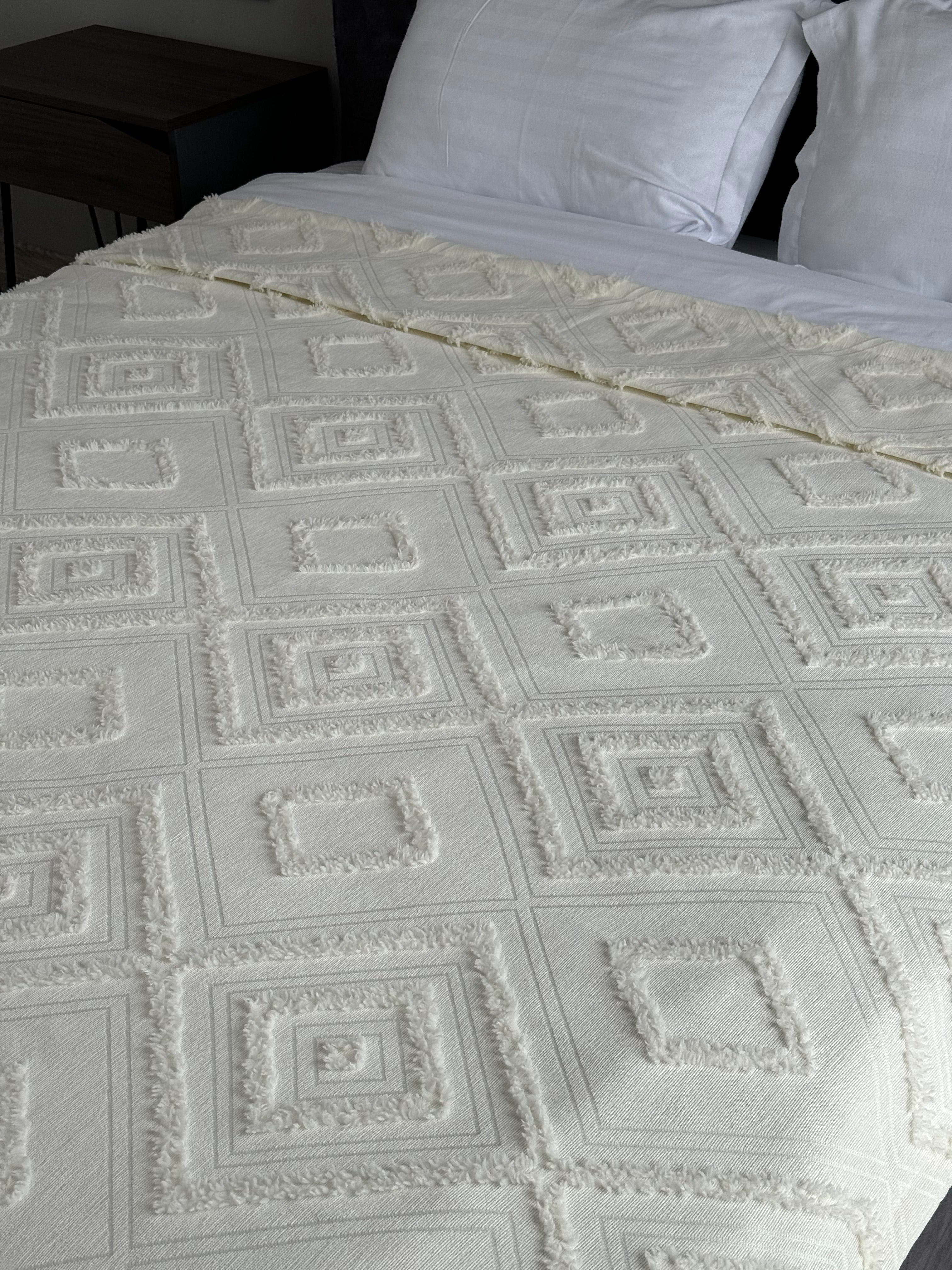 Scandinavian bedspread, 100% cotton, milk color