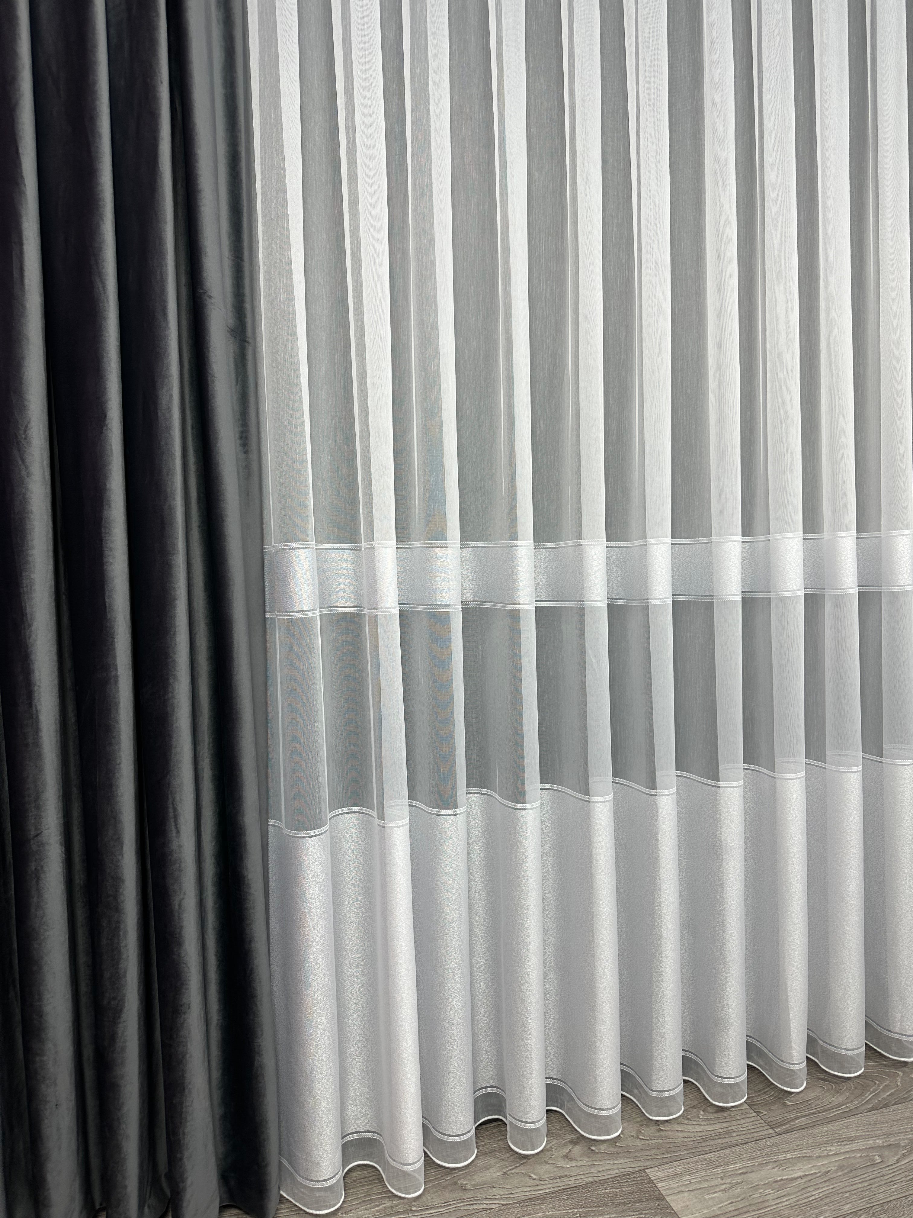 Sheer curtain with stripes, white color