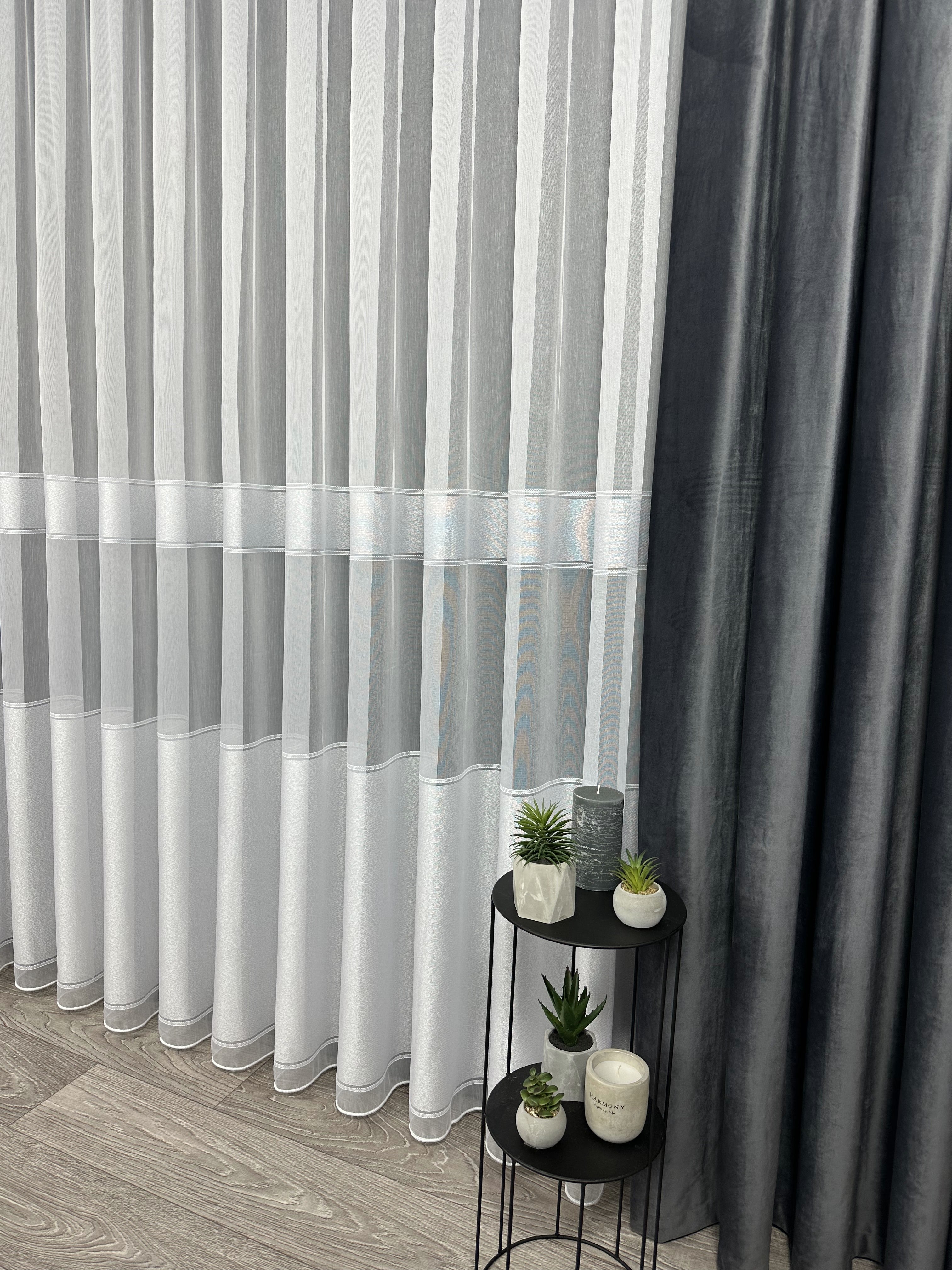 Sheer curtain with stripes, white color